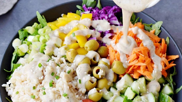 مراحل طرز تهیه سالاد برنج با مرغ و ماهی تن مراحل طرز تهیه سالاد برنج با مرغ و ماهی تن