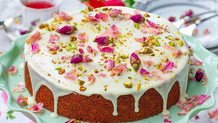 مراحل طرز تهیه کیک گل محمدی یا گل سرخ خانگی مراحل طرز تهیه کیک گل محمدی یا گل سرخ خانگی