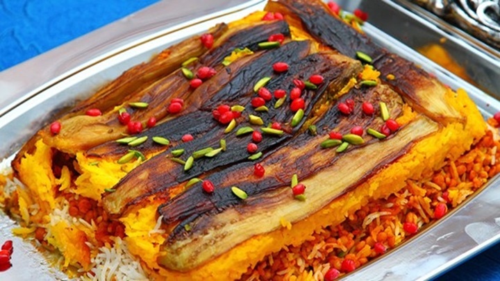 مراحل تهیه ته چین گوجه و بادمجان با گوشت