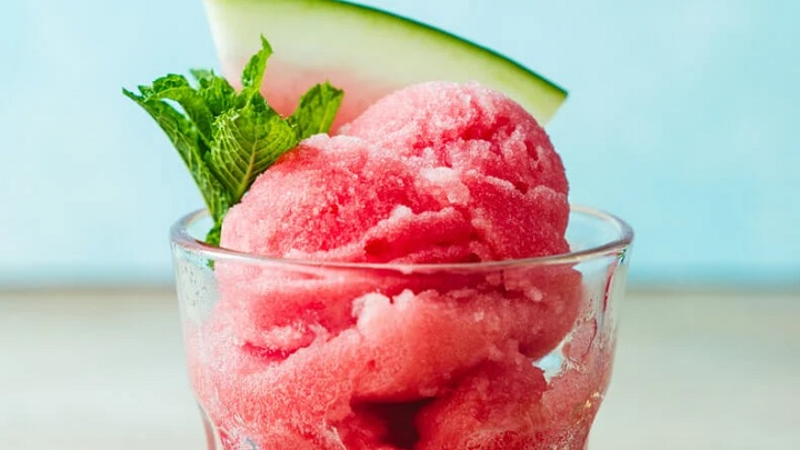 طرز تهیه بستنی بدون خامه و بدون شیر با هندوانه طرز تهیه بستنی بدون خامه و بدون شیر با هندوانه