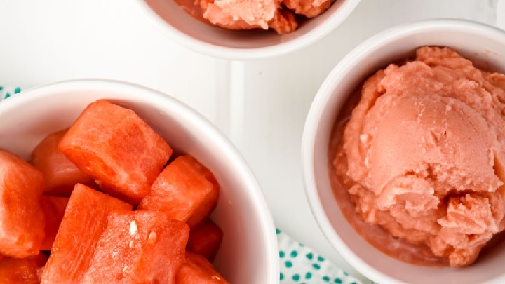 نکات و فوت و فنهای طرز تهیه بستنی هندوانه نکات و فوت و فنهای طرز تهیه بستنی هندوانه