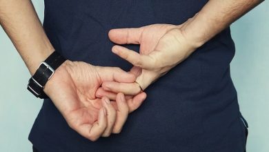 نشانههایی که همسرتان به شما خیانت میکند!