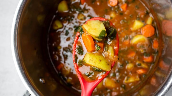 مراحل تهیه خوراک هویج و سیب زمینی مراحل تهیه خوراک هویج و سیب زمینی