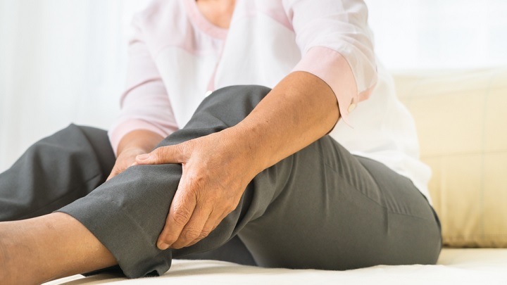 مهمترین دلایل درد پا از زانو به پایین در شب مهمترین دلایل درد پا از زانو به پایین در شب