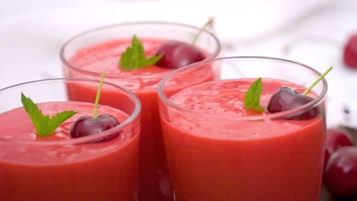 نکات تهیه اسموتی آلبالو و توت فرنگی