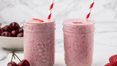 طرز تهیه اسموتی آلبالو و توت فرنگی خانگی