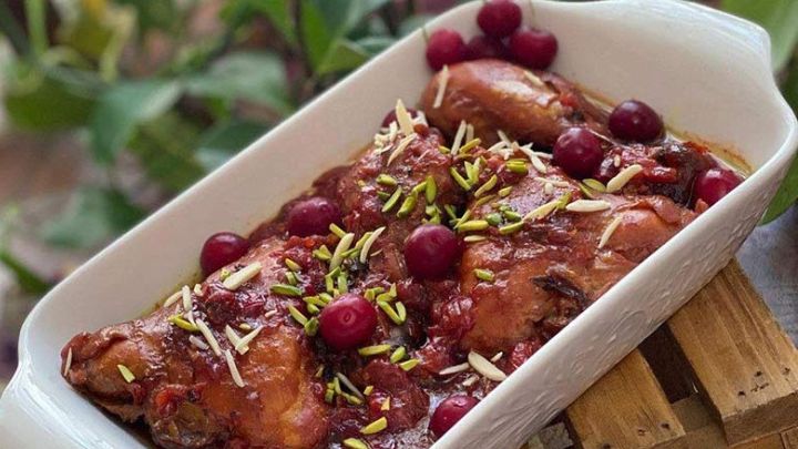 مراحل تهیه خورش آلبالو با مرغ مراحل تهیه خورش آلبالو با مرغ