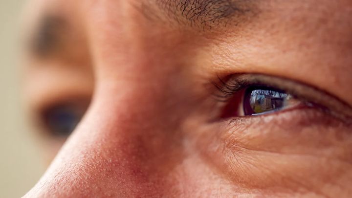 علائم کمبود ویتامین‌هایی که بر بینایی تأثیر می‌گذارند چیست؟