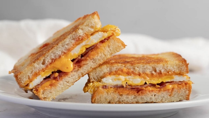 مراحل تهیه اسنک تخم مرغ در ماهیتابه