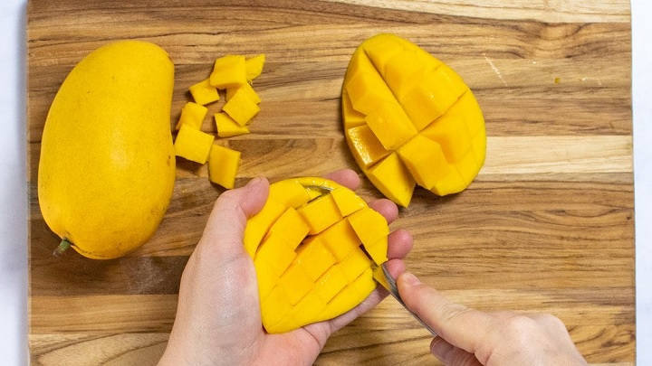 فریز کردن انبه به صورت خرد شده فریز کردن انبه به صورت خرد شده