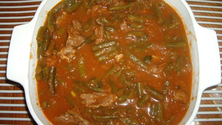 مراحل تهیه خورش لوبیا سبز با غوره