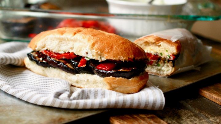 مراحل تهیه ساندویچ بادمجان کبابی