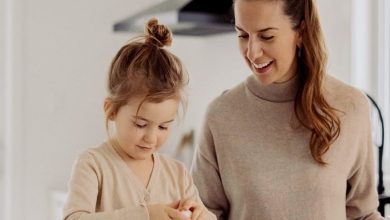 چگونه با دختران خود در هر سنی دوست باشیم