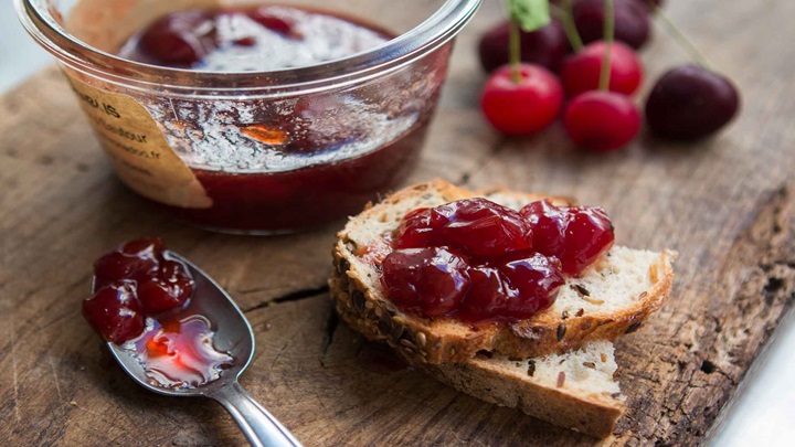 دلایل سفت شدن مربای آلبالو