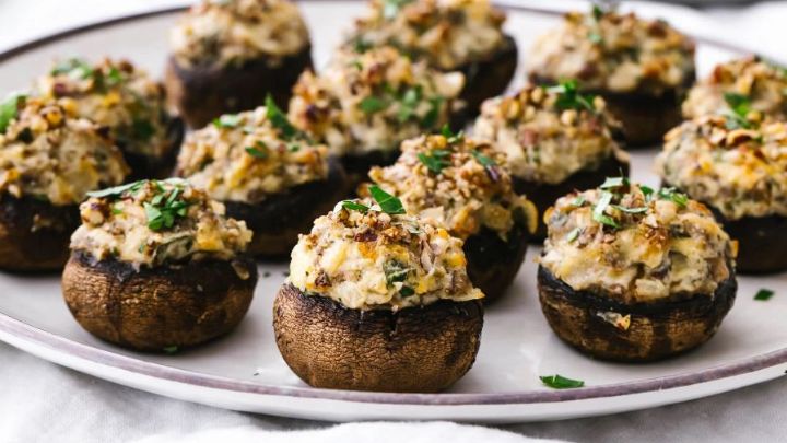 نکات و فوت و فنهای تهیه دلمه قارچ با مرغ