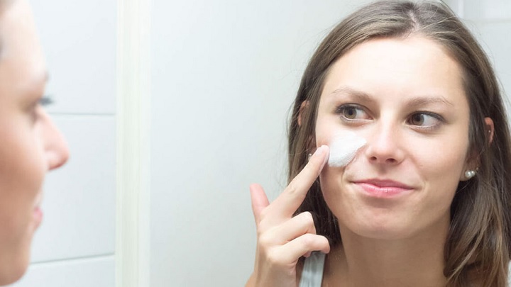 لایه برداری پوست با کمک پودر بچه