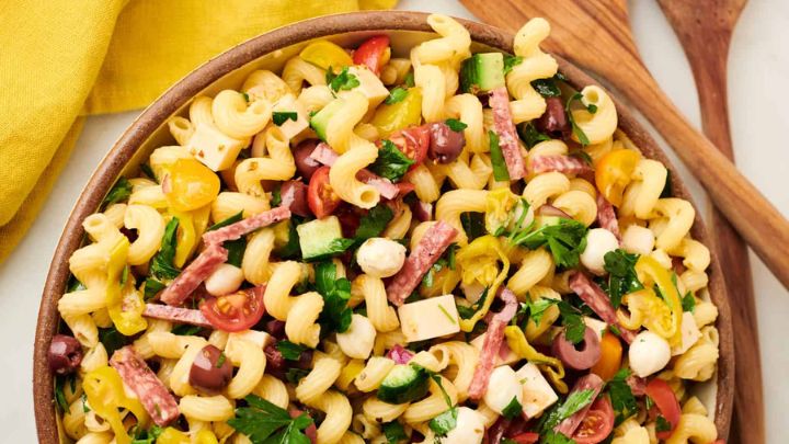 مراحل تهیه سالاد پاستای لاتین