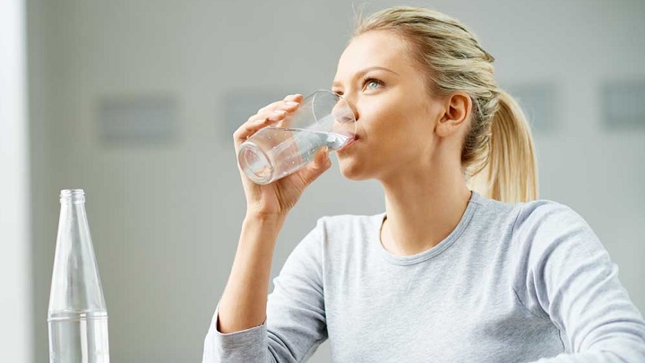 کاهش عرق کردن صورت در تابستان کاهش عرق کردن صورت در تابستان