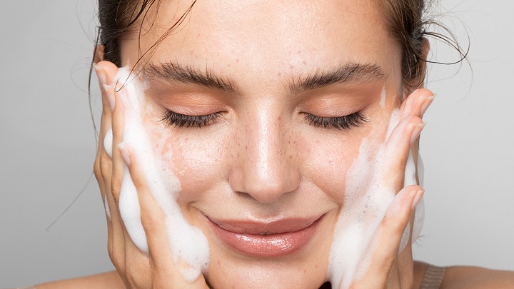 کاهش عرق کردن صورت در تابستان کاهش عرق کردن صورت در تابستان