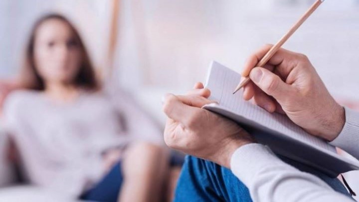 چه زمانی برای اضطراب صبحگاهی به دنبال کمک حرفه‌ای باشیم؟