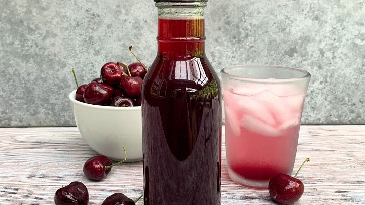 مقدار شربت را افزایش دهید در شربت آلبالوی خیلی شیرین مقدار شربت را افزایش دهید در شربت آلبالوی خیلی شیرین