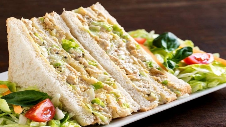 مراحل تهیه ساندویچ مرغ سرد مراحل تهیه ساندویچ مرغ سرد