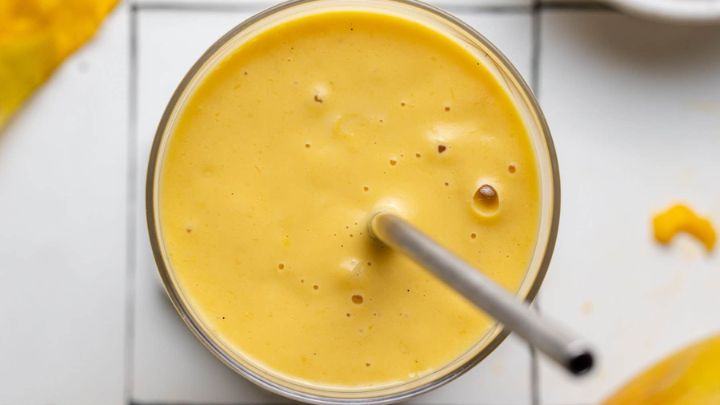 نکات و فوت و فن‌های تهیه اسموتی توت فرنگی و انبه