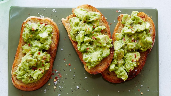 نان تست و آووکادو برای قند خون بالا نان تست و آووکادو برای قند خون بالا