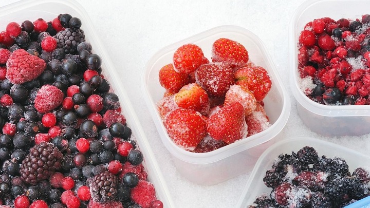 چطور باید میوه‌های تابستانی را فریز کرد؟