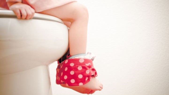 اقداماتی که می‌توانید برای آماده کردن کودک برای آموزش توالت رفتن انجام دهید: