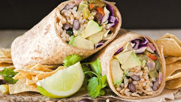 مراحل تهیه بوریتو گیاهی