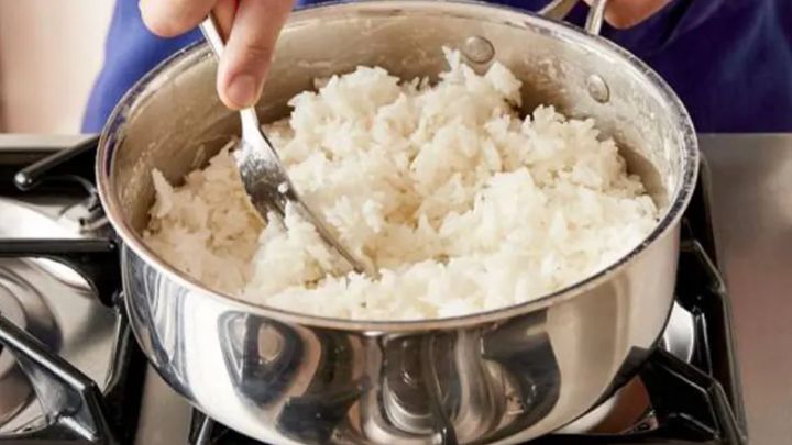 6 راهکار ساده و کاربردی که در زمان شفته شدن برنج به شما کمک می کند! 6 راهکار ساده و کاربردی که در زمان شفته شدن برنج به شما کمک می کند!