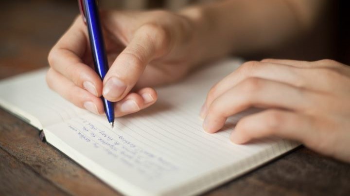 10) نوشتن در دفترچه خاطرات 10) نوشتن در دفترچه خاطرات