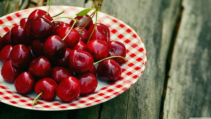 بهبود مشکلات گوارشی با گیلاس