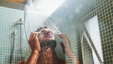 دوش گرفتن با آب سرد این خواص را برای بدن دارد!