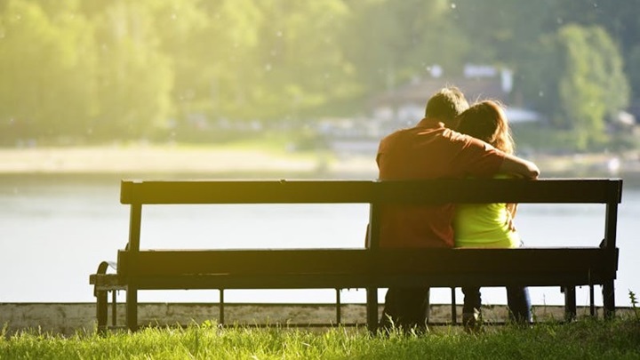 خودجوش باشید و همسرتان را غافلگیر کنید خودجوش باشید و همسرتان را غافلگیر کنید