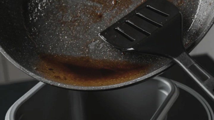 آیا روغن مایع تاریخ گذشته ضرر دارد؟ آیا روغن مایع تاریخ گذشته ضرر دارد؟