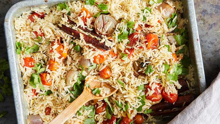 مراحل تهیه قاطی پلو آجیلی با مرغ مراحل تهیه قاطی پلو آجیلی با مرغ