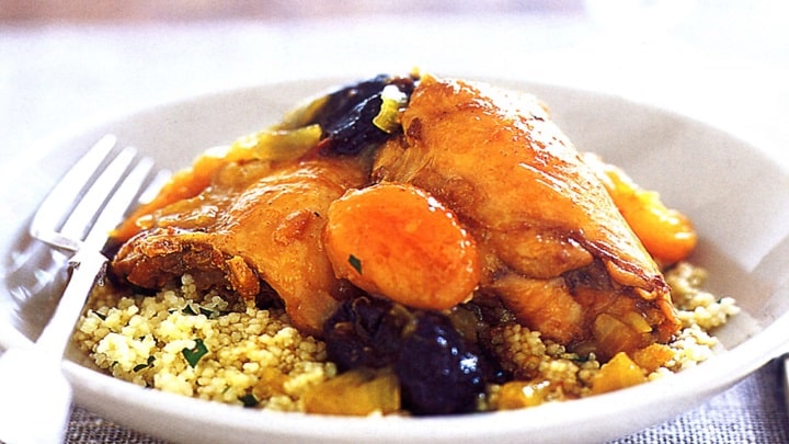 نکات و فوت و فنهای تهیه خورش زردآلو با مرغ نکات و فوت و فنهای تهیه خورش زردآلو با مرغ