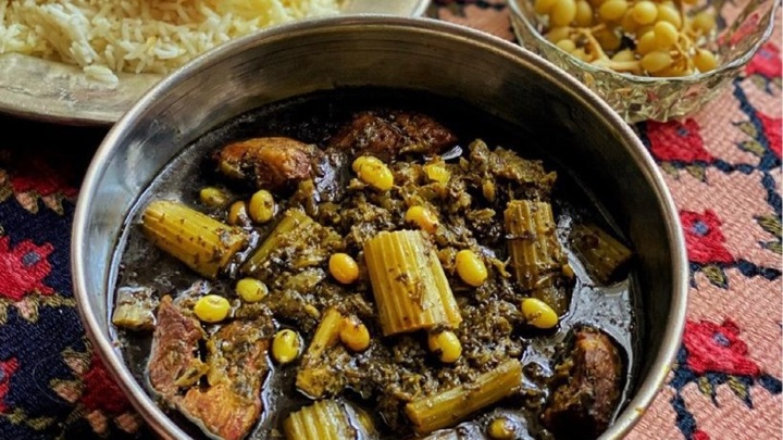 طرز تهیه خورش کرفس با غوره