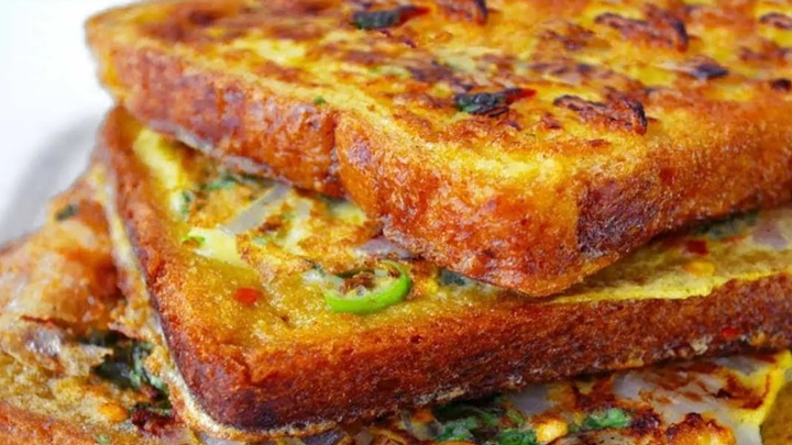 مراحل تهیه کوکو مرغ با نان تست برای شام امشب مراحل تهیه کوکو مرغ با نان تست برای شام امشب