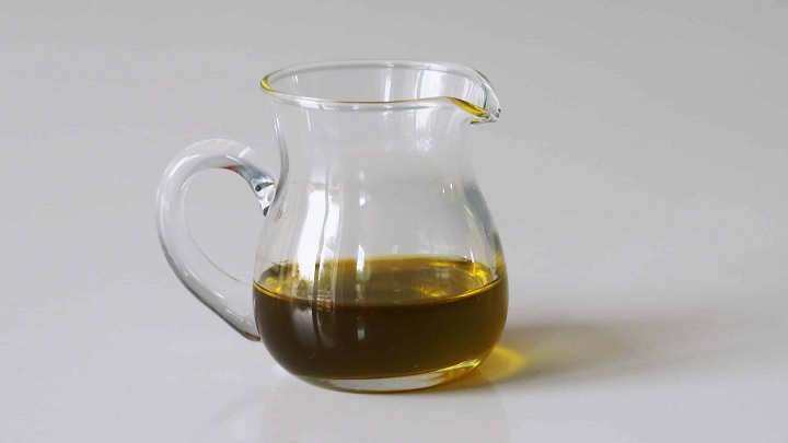 آبرسانی پوست نوزاد با روغن زیتون آبرسانی پوست نوزاد با روغن زیتون