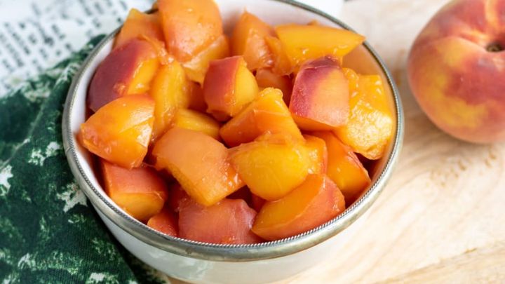 مراحل تهیه کمپوت هلو مراحل تهیه کمپوت هلو