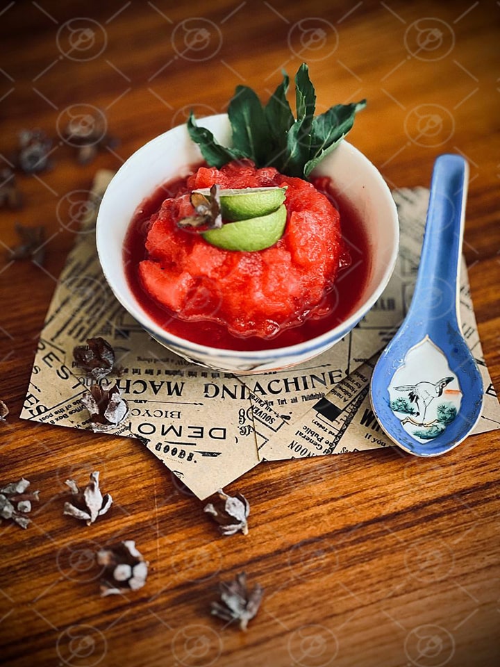 سوربه هندوانه خانگی با طعمی بی نظیر سوربه هندوانه خانگی با طعمی بی نظیر