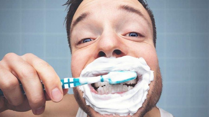 آب کشیدن دهان بعد از مسواک