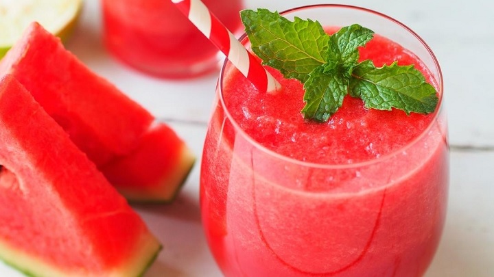 مراحل تهیه شربت هندوانه و گلاب