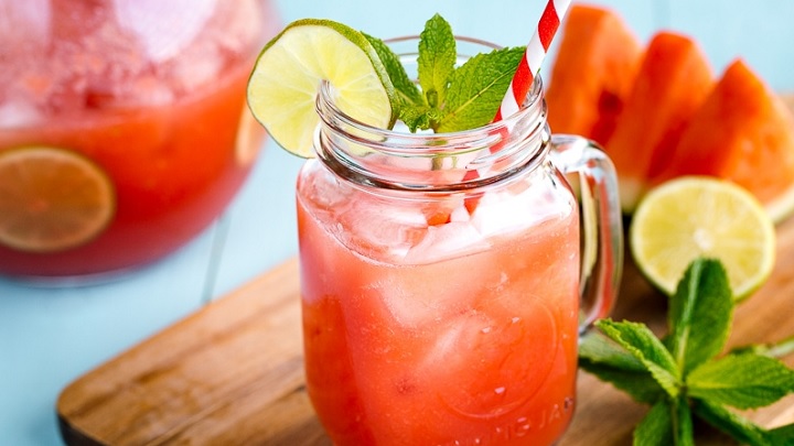 مراحل تهیه شربت هندوانه و انگور سفید