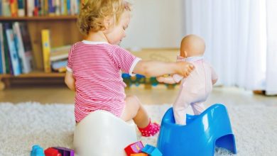 بچه را چه زمانی از پوشک بگیریم؟ 7 نشانه آمادگی کودک شما