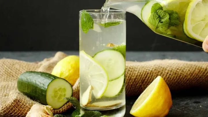 7 نوشیدنی برای 7 روز هفته برای داشتن پوست شفاف 7 نوشیدنی برای 7 روز هفته برای داشتن پوست شفاف