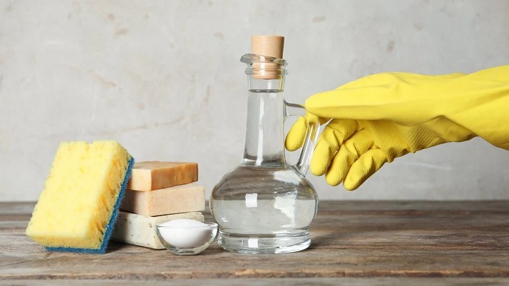 از پاک کننده‌های سازگار با محیط زیست استفاده کنید